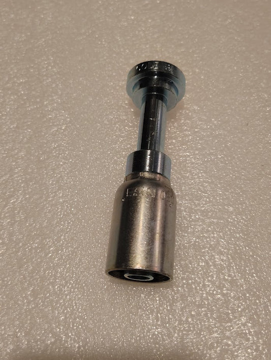 The Weatherhead 08U-G08 CS47-8X8 is a 1/2 hose x 1/2 Code 61 flange fitting, shown on a textured, light-colored surface.