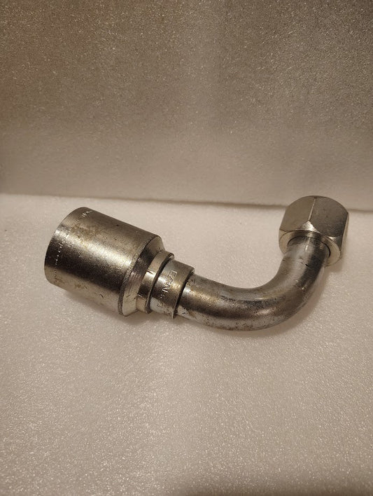 A 43016U-676 hydraulic hose fitting (1 Hose x 1 JIC/SAE Swivel, 90° bend, GW26-16x16) with a hex nut and cylindrical connector is shown on a textured white surface.