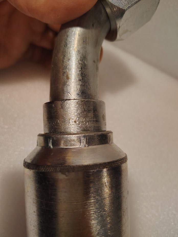Weatherhead 43016U - C66 | 1" Hose x 1" JIC Swivel Fitting - 60 bend Fitting