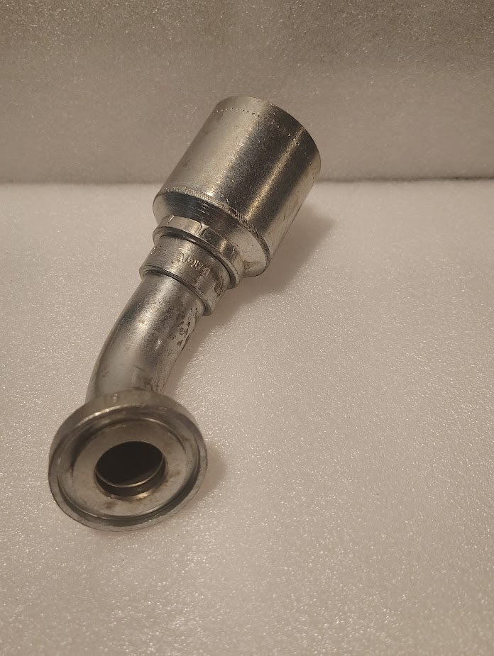 A 43016U-H53 1 hose x 1 Code 61 flange fitting with a 60° bend (GW51-16x16) rests on a white textured surface.